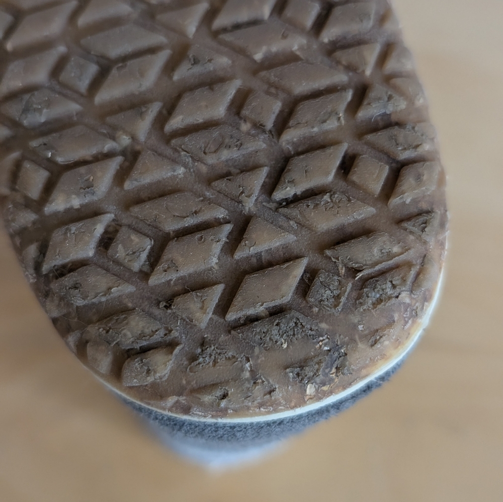 Minnetonka | Grey Suede Torrey Indoor / Outdoor Slippers, Size 11 - Picture 12 of 16